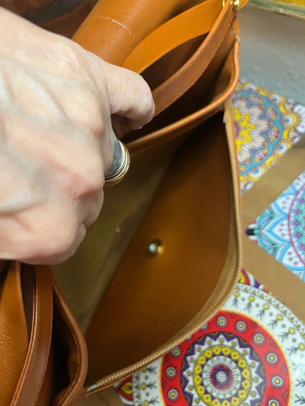 Vintage DIOR shoulder Bag in Cognac with Suede Center - Picture 9 of 12